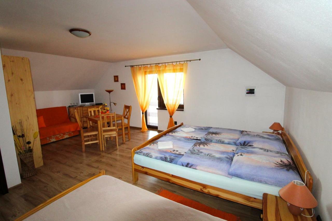 Penzion Saty Liptovske Sliace Exterior photo